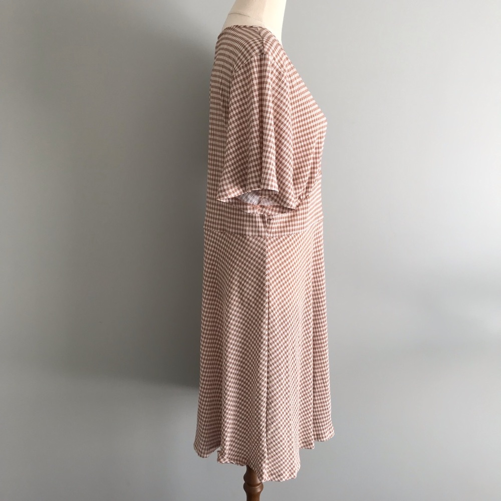&ME Checked Crinkled Tea Dress Button Front Tan & White Flutter Sleeve - Picture 5 of 13